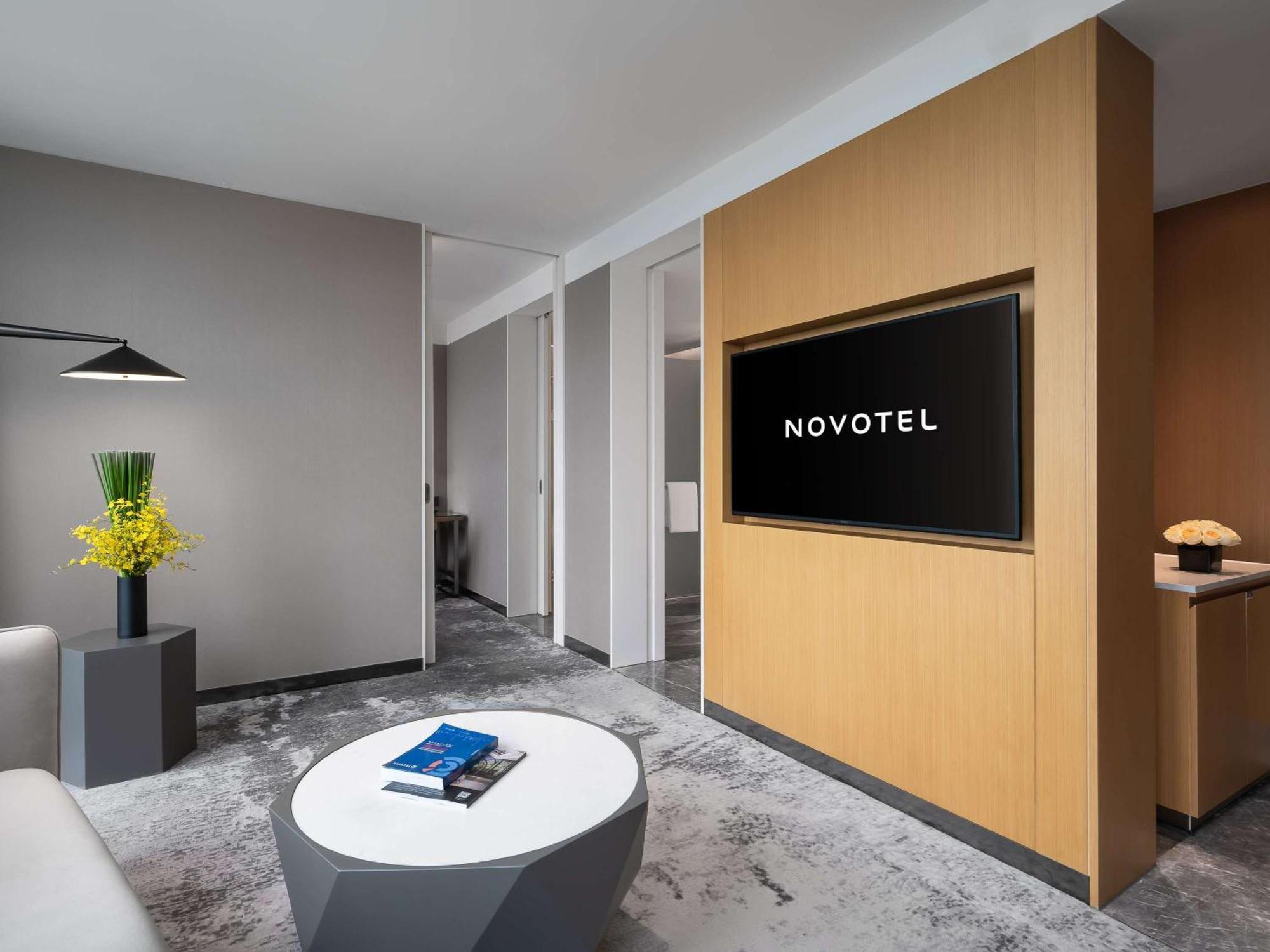 Novotel Guangzhou Baiyun Airport - Canton Fair Free Shuttle Bus & Official Registration Agency Exteriör bild